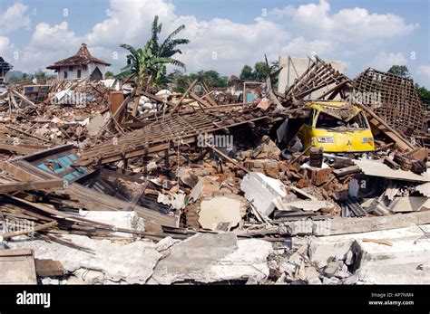 De Yogyakarta EarthQuake van 2006; een natuurramp met diepe sociale en economische impact